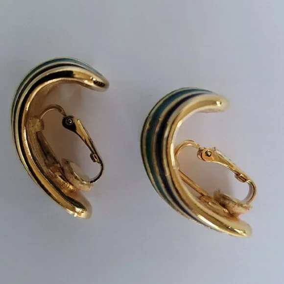 Vintage Gold Tone Clip-On Earrings - Picture 2 of 4